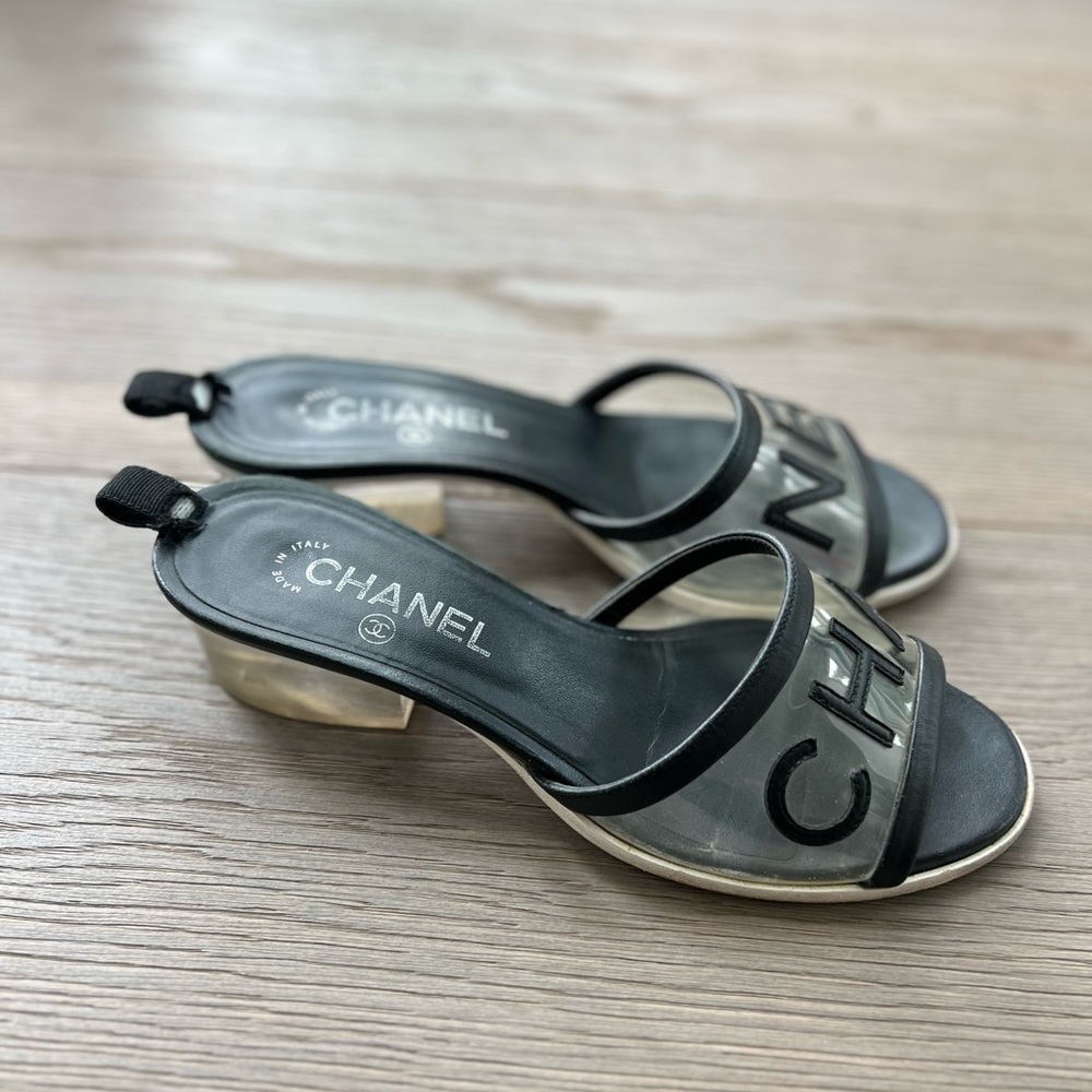 2019 Chanel Interlocking CC Logo Slides - Picture 12 of 15